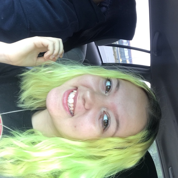 Meet your Posher, Adrienne - Picture 5 of 7